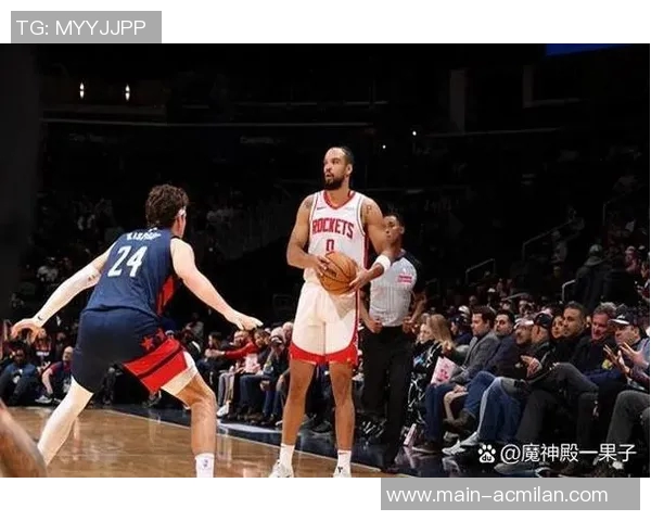 狄龙上半场表现出色12投5中罚球全中独揽14分助力球队领先 狄龙上半场表现出色12投5中罚球全中独揽14分助力球队领先