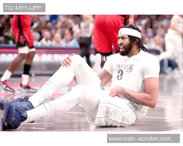 独行侠寻求浓眉交易机会伤病隐患与续约压力交织前景复杂 独行侠寻求浓眉交易机会伤病隐患与续约压力交织前景复杂